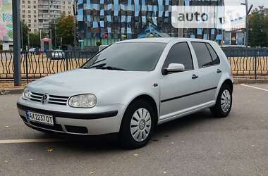 Хэтчбек Volkswagen Golf 2001 в Харькове