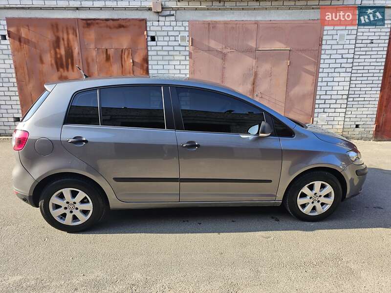 Хетчбек Volkswagen Golf 2007 в Києві