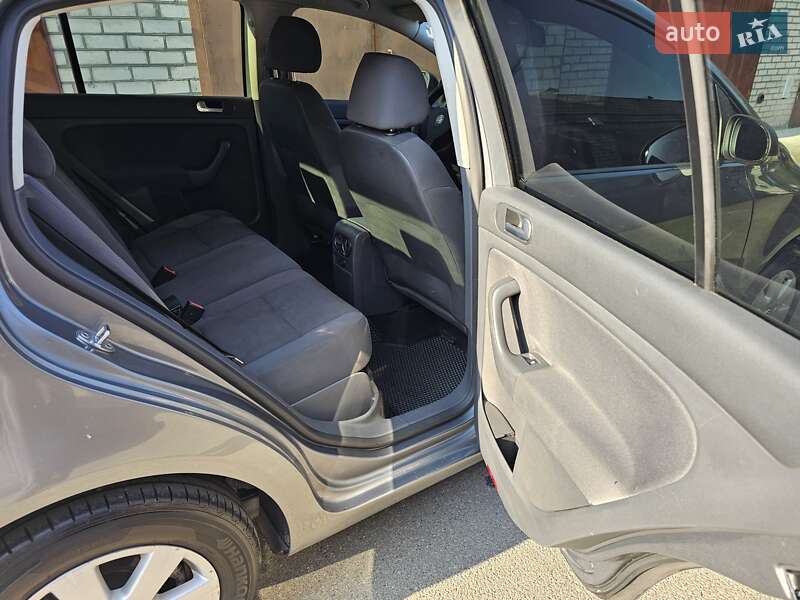 Хетчбек Volkswagen Golf 2007 в Києві