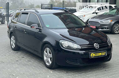 Універсал Volkswagen Golf 2012 в Чернівцях