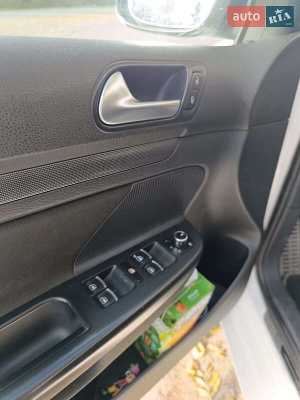 Універсал Volkswagen Golf 2012 в Кореці