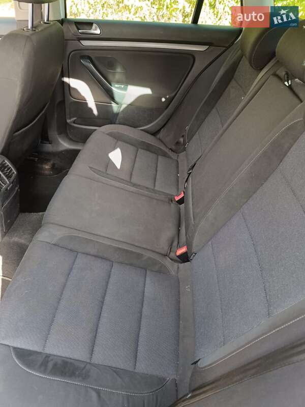 Універсал Volkswagen Golf 2012 в Кореці