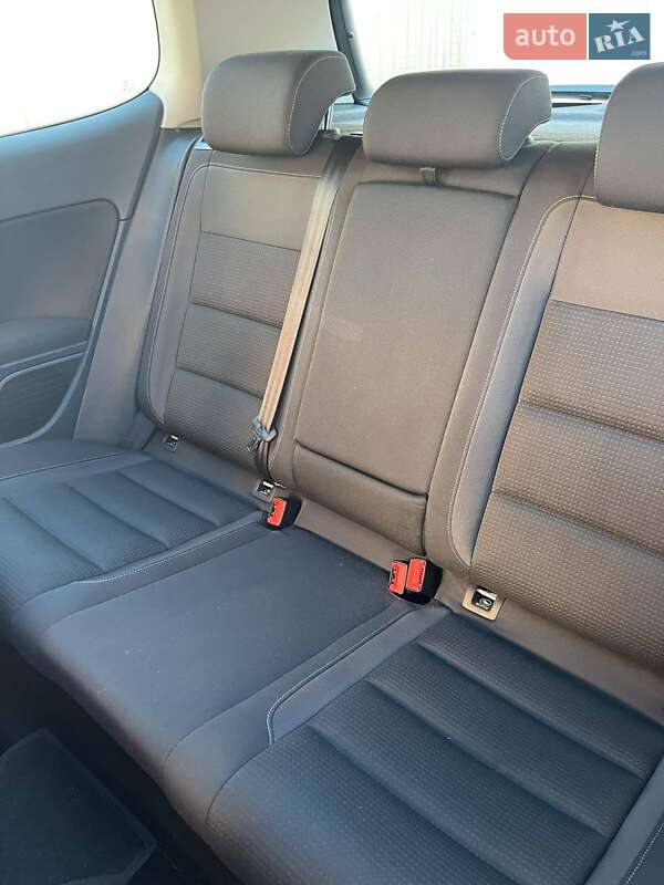 Хетчбек Volkswagen Golf 2011 в Ужгороді