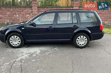 Универсал Volkswagen Golf 2001 в Ровно