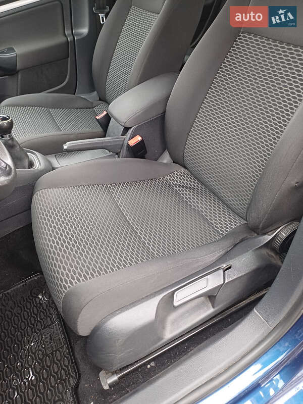 Універсал Volkswagen Golf 2011 в Львові