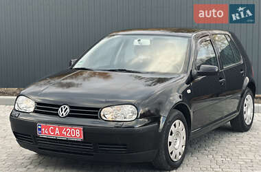 Хэтчбек Volkswagen Golf 2003 в Львове