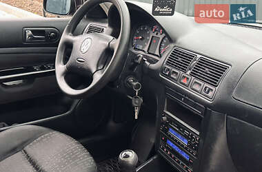 Хэтчбек Volkswagen Golf 2003 в Львове