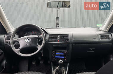 Хэтчбек Volkswagen Golf 2003 в Львове