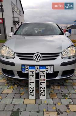 Хетчбек Volkswagen Golf 2004 в Чемерівцях