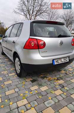 Хетчбек Volkswagen Golf 2004 в Чемерівцях