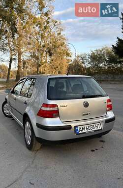 Хэтчбек Volkswagen Golf 2002 в Звягеле