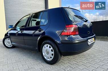 Хэтчбек Volkswagen Golf 2001 в Стрые