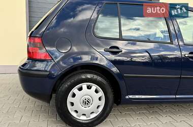 Хэтчбек Volkswagen Golf 2001 в Стрые