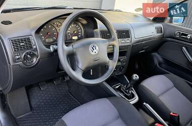 Хэтчбек Volkswagen Golf 2001 в Стрые