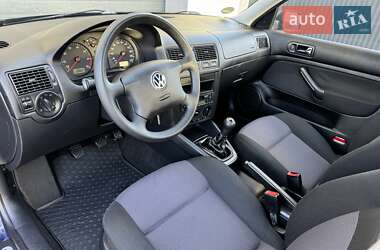 Хэтчбек Volkswagen Golf 2001 в Стрые