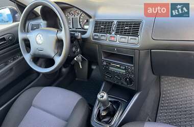 Хэтчбек Volkswagen Golf 2001 в Стрые