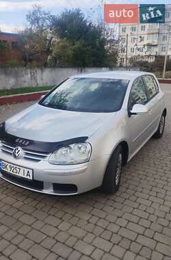 Хетчбек Volkswagen Golf 2005 в Дубні