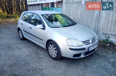 Хетчбек Volkswagen Golf 2004 в Києві