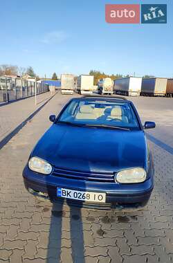 Хэтчбек Volkswagen Golf 1998 в Сарнах