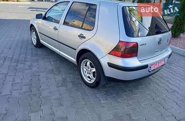 Хэтчбек Volkswagen Golf 2001 в Луцке