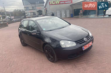 Хетчбек Volkswagen Golf 2005 в Рівному