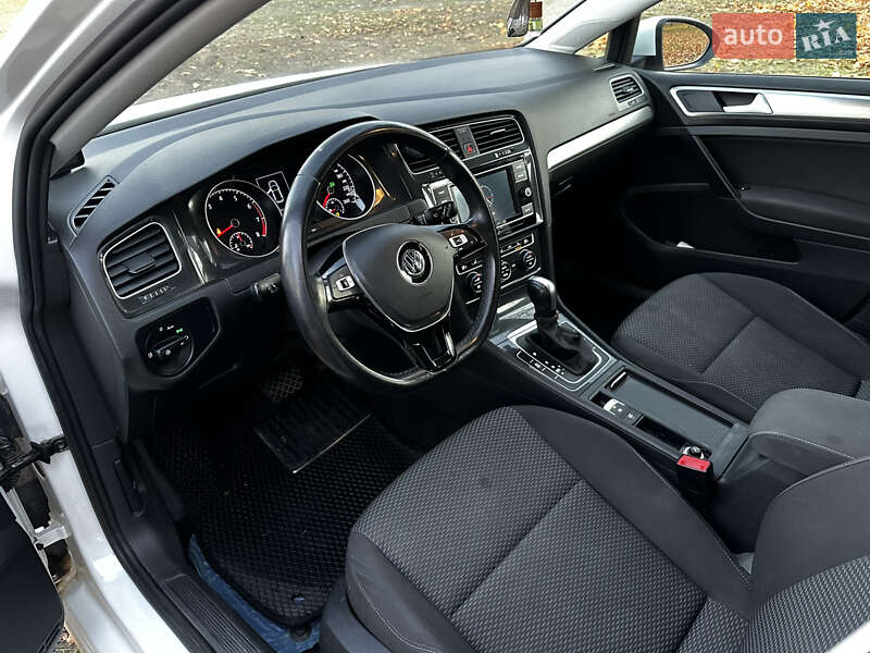 Хетчбек Volkswagen Golf 2020 в Кропивницькому