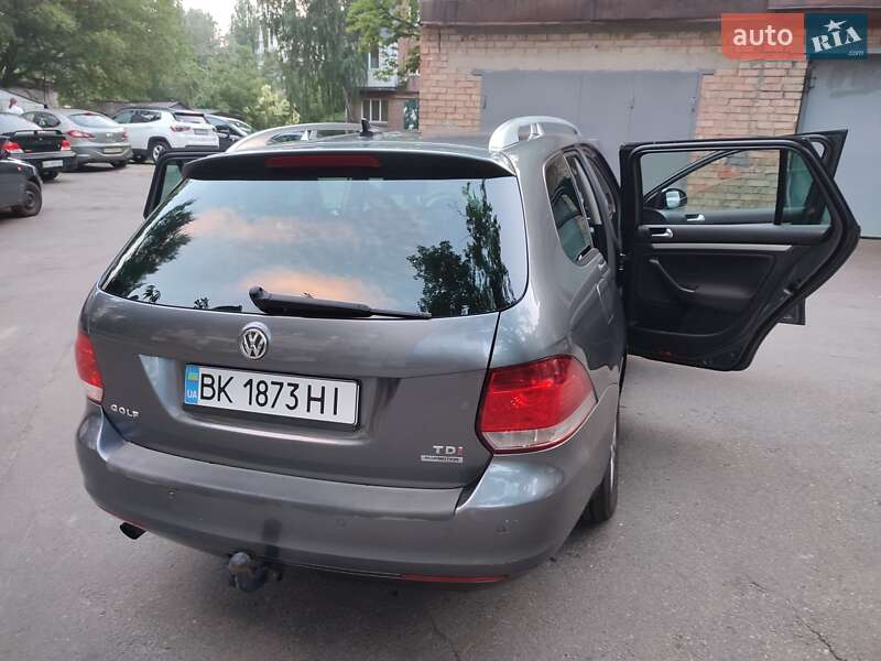 Универсал Volkswagen Golf 2012 в Киеве