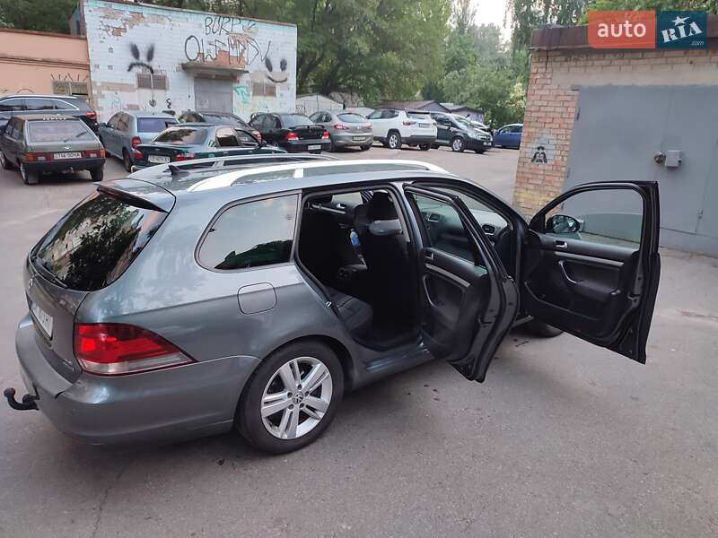 Универсал Volkswagen Golf 2012 в Киеве