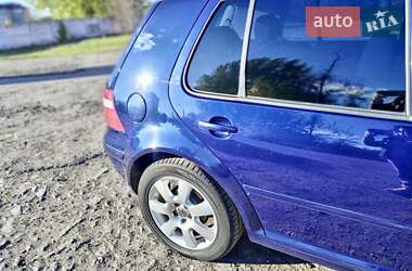 Хэтчбек Volkswagen Golf 2003 в Золотоноше