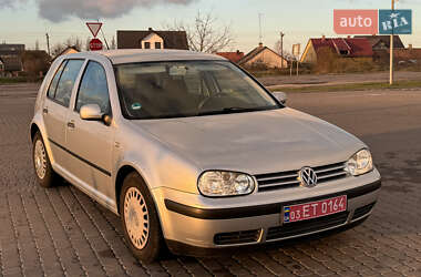 Хетчбек Volkswagen Golf 2003 в Городку