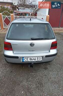 Хэтчбек Volkswagen Golf 2001 в Кельменцах