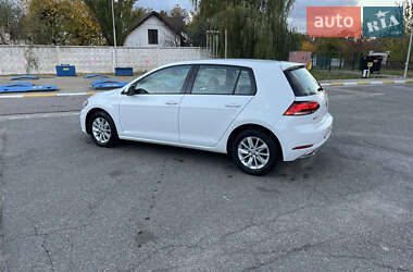 Хэтчбек Volkswagen Golf 2017 в Киеве