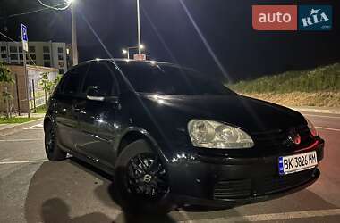 Хэтчбек Volkswagen Golf 2006 в Здолбунове