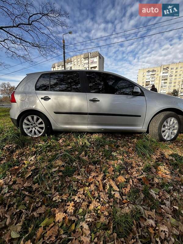 Хетчбек Volkswagen Golf 2004 в Львові