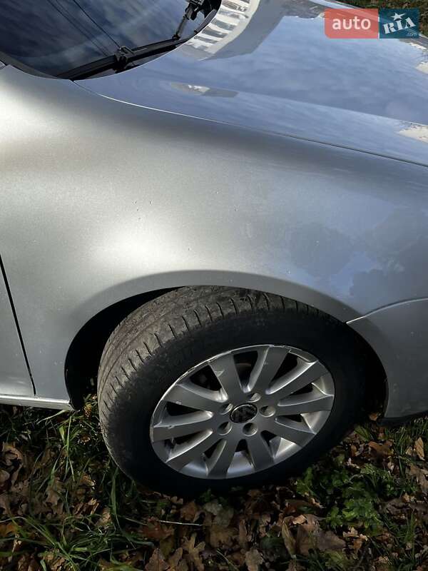 Хетчбек Volkswagen Golf 2004 в Львові