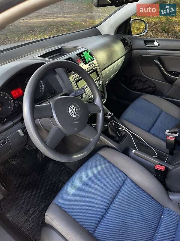 Хетчбек Volkswagen Golf 2004 в Львові