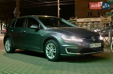 Хэтчбек Volkswagen Golf 2018 в 