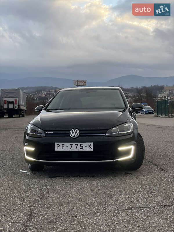 Хетчбек Volkswagen Golf 2017 в Ужгороді