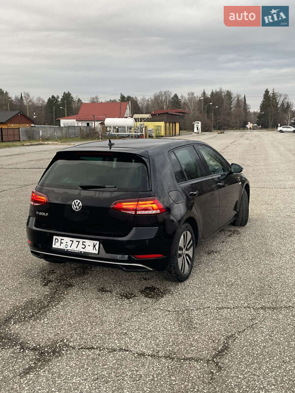 Хетчбек Volkswagen Golf 2017 в Ужгороді