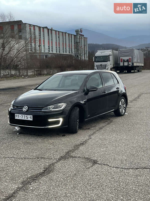 Хетчбек Volkswagen Golf 2017 в Ужгороді
