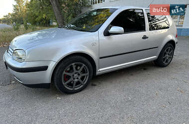 Хетчбек Volkswagen Golf 2002 в Дніпрі