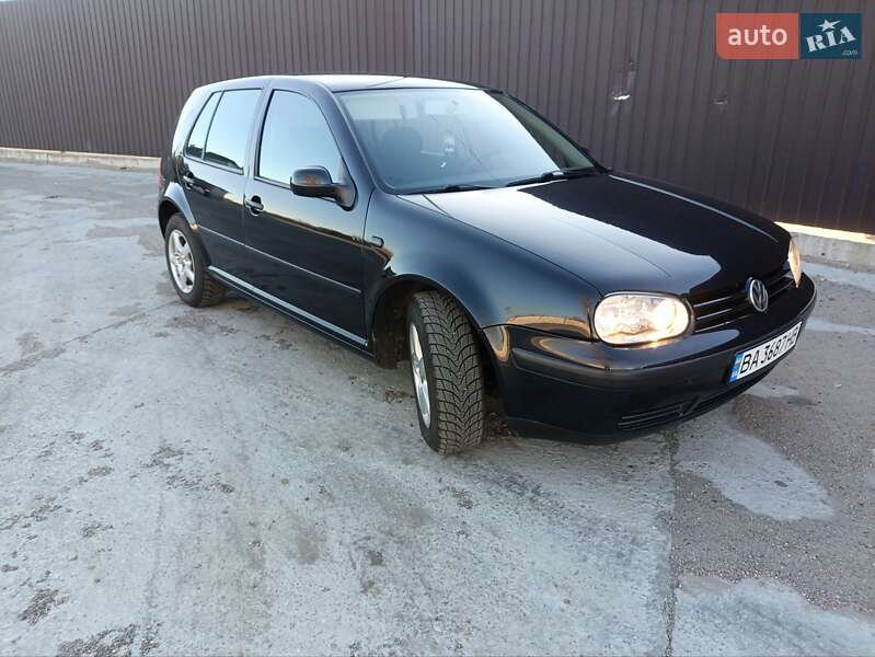 Хетчбек Volkswagen Golf 1999 в Помічній