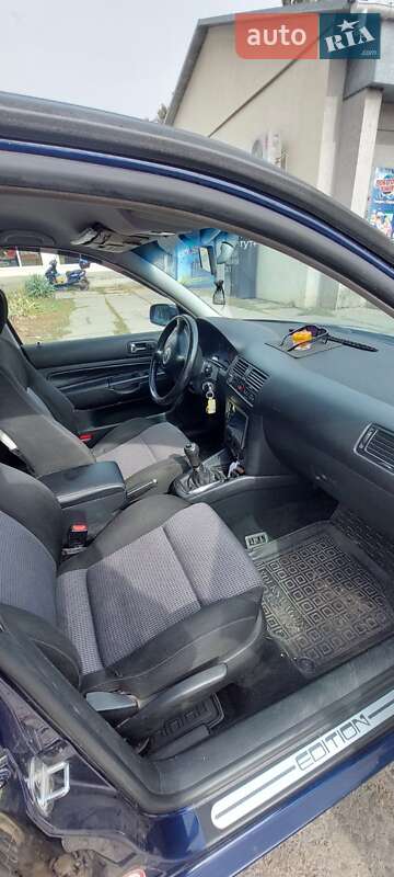 Хетчбек Volkswagen Golf 2000 в Одесі