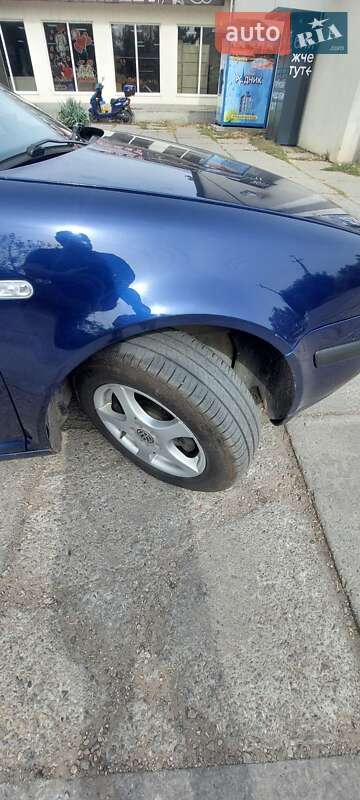 Хетчбек Volkswagen Golf 2000 в Одесі