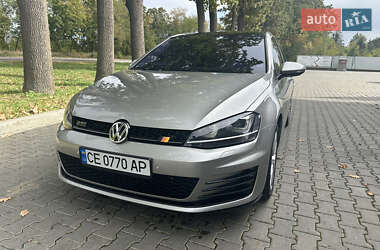 Хэтчбек Volkswagen Golf 2015 в Черновцах