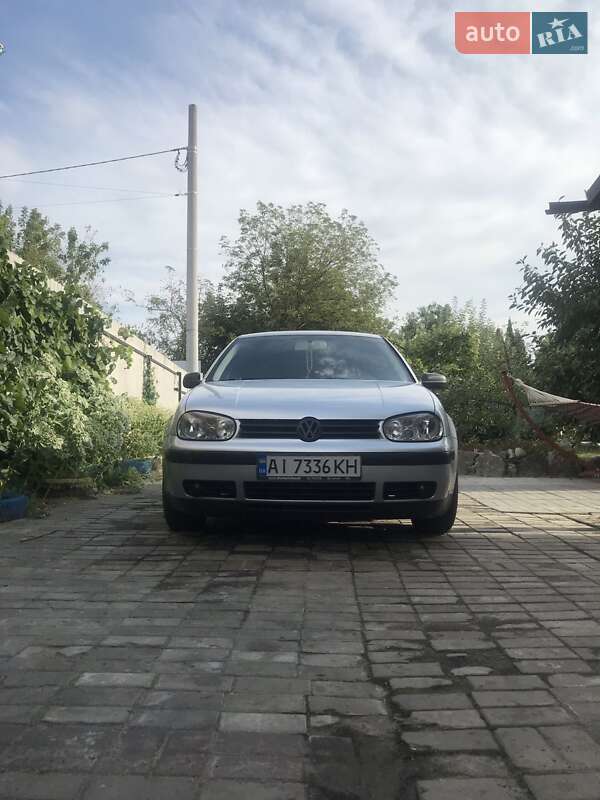 Хетчбек Volkswagen Golf 2003 в Києві