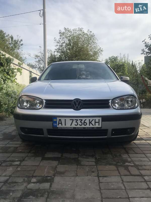 Хетчбек Volkswagen Golf 2003 в Києві