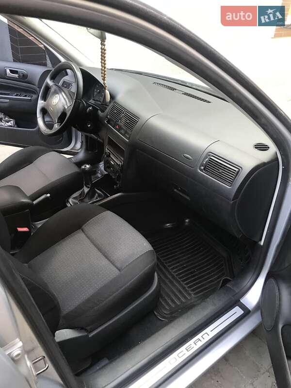 Хетчбек Volkswagen Golf 2003 в Києві