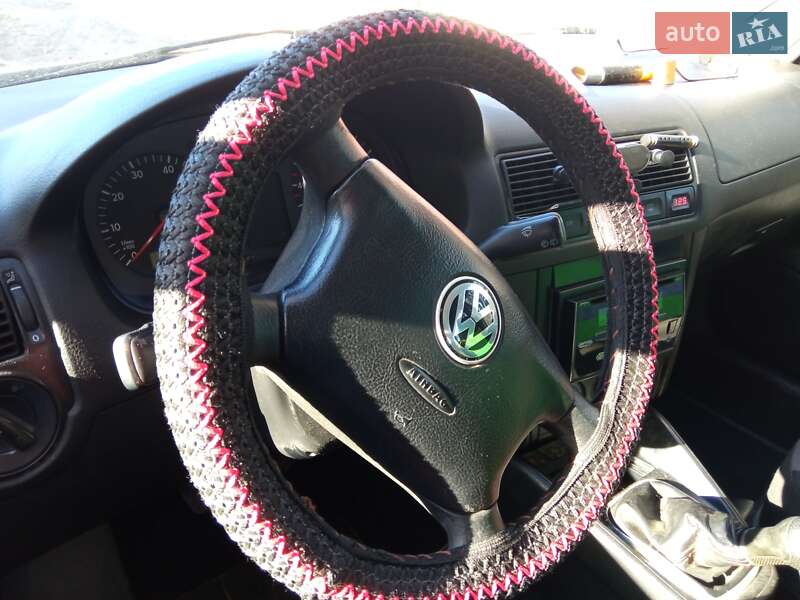 Хэтчбек Volkswagen Golf 2000 в Львове
