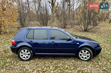 Хэтчбек Volkswagen Golf 2003 в Золотоноше